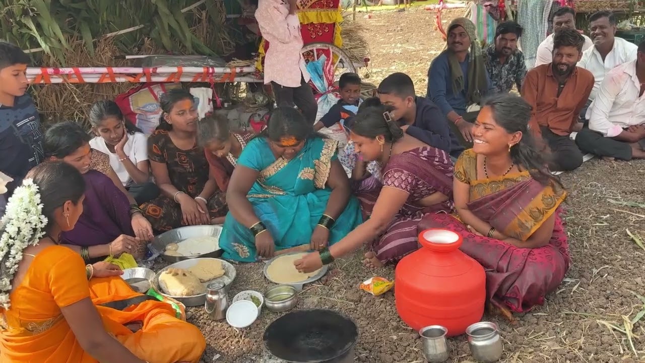 आज बघा चिंचणी मधे बैल गाडीच्या आवारात स्वयपाक चालू हाय फॅन्स बहिणी गाठ पडल्यात 👏#gavthipooja 