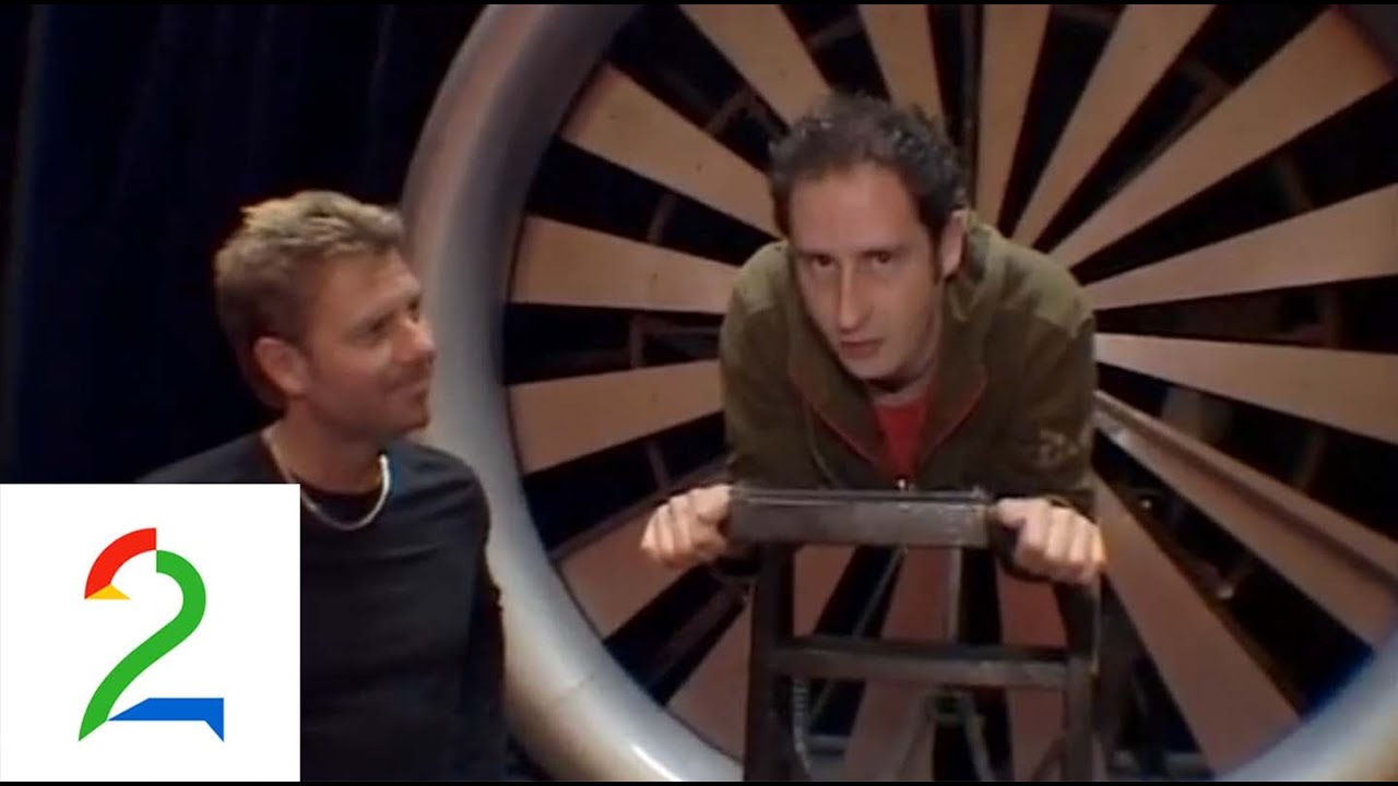 Se Harald forsvinne gjennom en jetmotor!