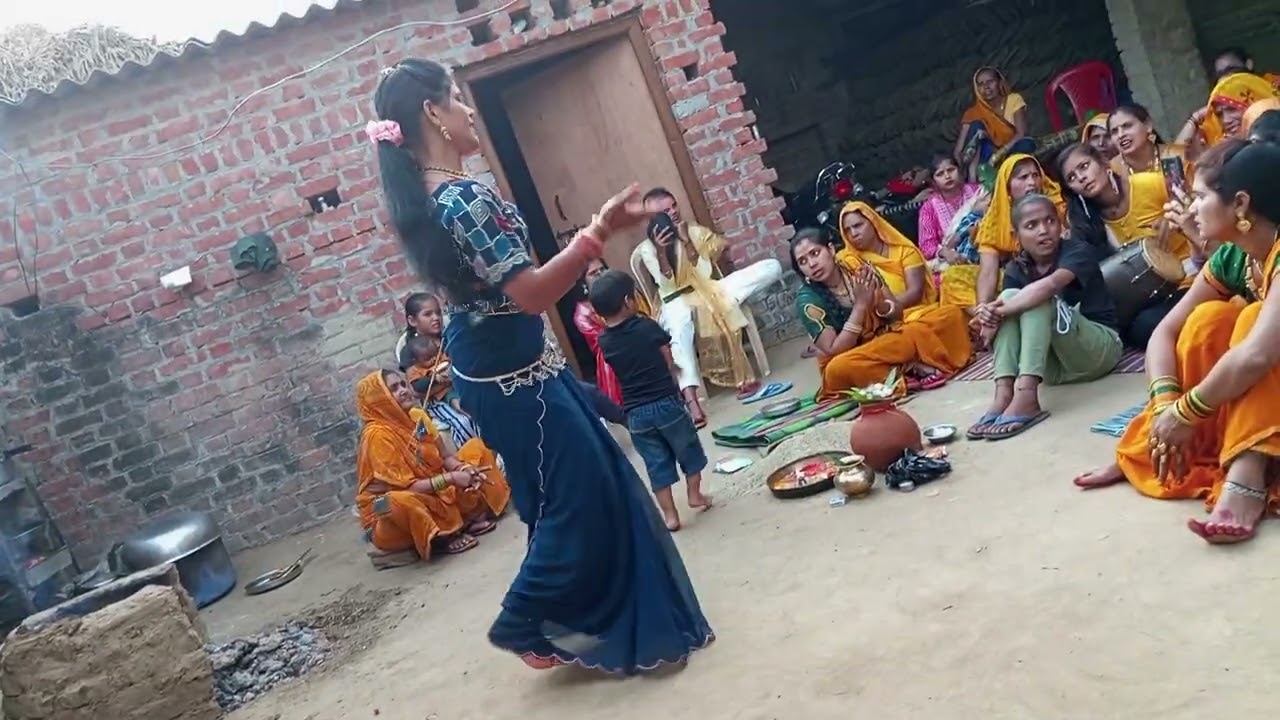 सुन राधा प्यारी देहाती नाच गीत हल्दी पर किया मजेदार गाना