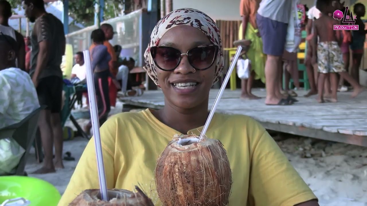REPORTAGE A LA PLAGE D' ITSANDRA MDJINI