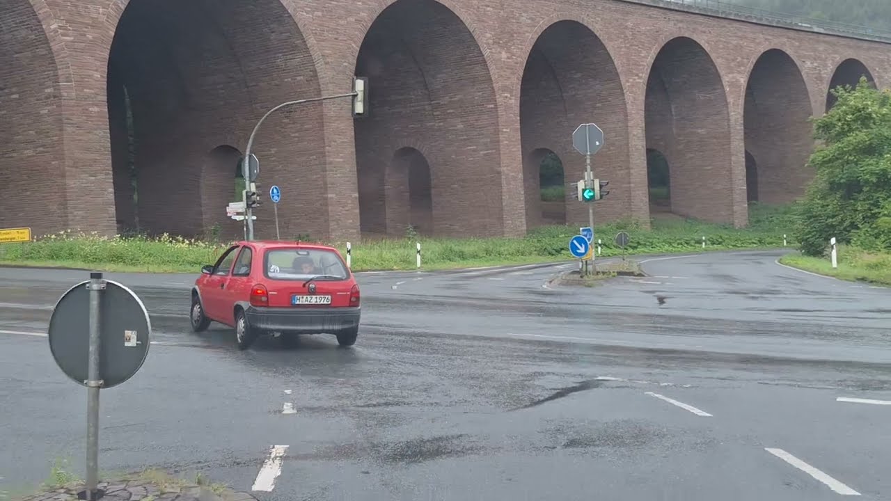 Fahrt aus Richtung Rehren im Landkreis Schaumburg in NDS nach Barntrup im Kreis Lippe in NRW