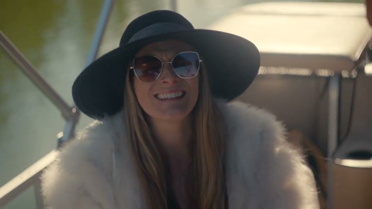 Handmade Moments - High Class Woman ft. Shook Twins