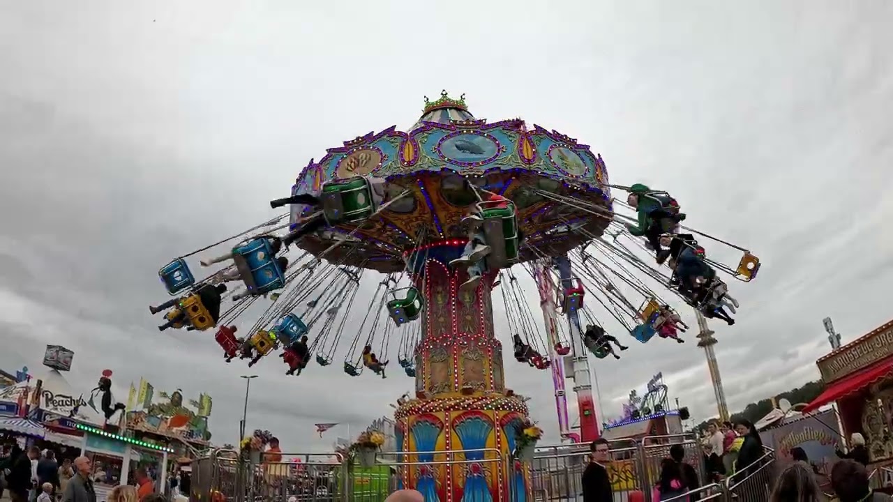 Wellenflieger - Lechner (Offride) / München Oktoberfest 2024 Wiesn / Kirmes Fahrgeschäft /Wellenflug