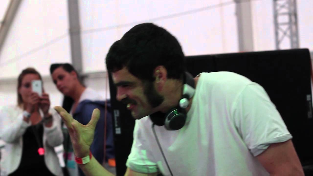 RICHI RISCO @ AQUASELLA 2011 . VIDEOCLIP resumen de cierre carpa carlsberg