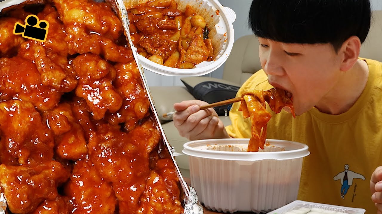 엽기떡볶이랑 처갓집양념치킨을 같이먹으면..시네마먹방 Spicy Tteokbokki & Cheogajip Chicken ENG Cinema Mukbang DoNam