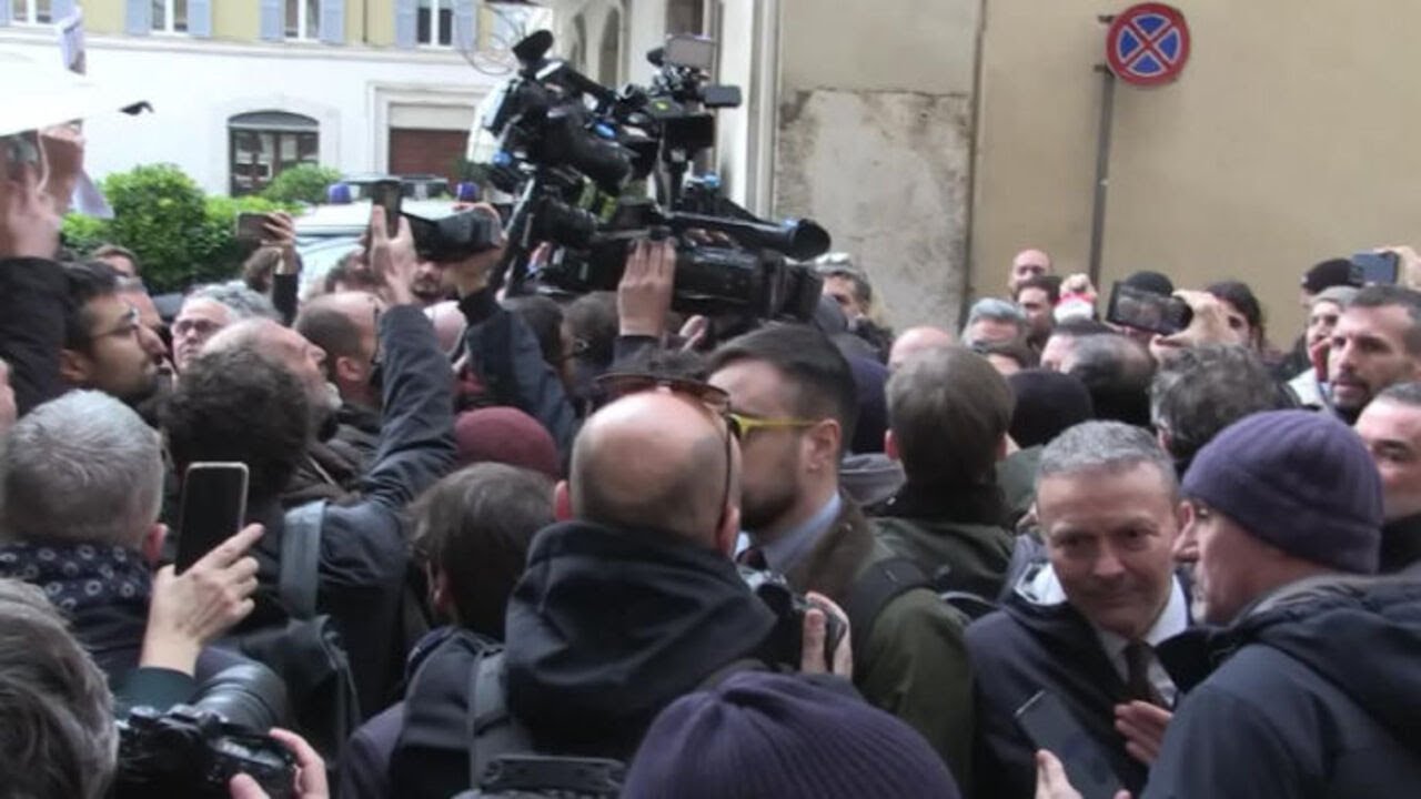 Il Comitato Remigrazione alla Camera canta l'inno di Mameli e grida 