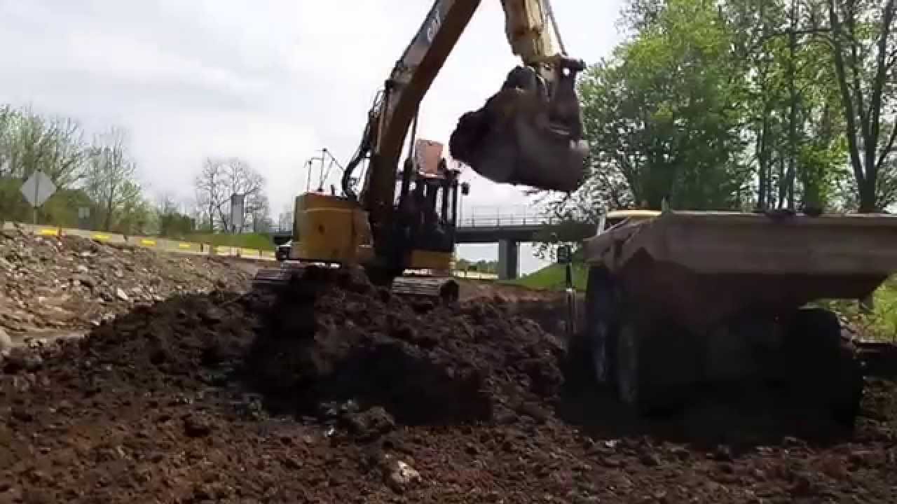 Cat 321D loading a 725.