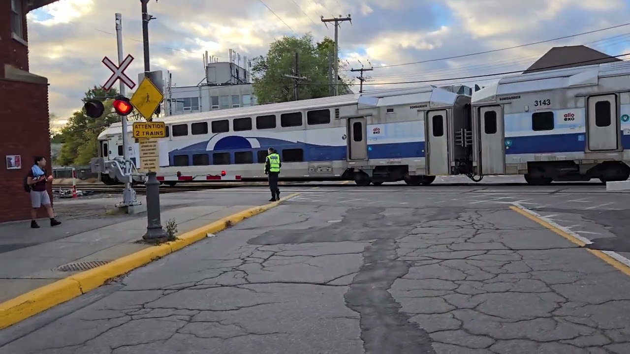 TRAINS EXO Commuter at Westminster Crossing  Pushed By ALP45DP 