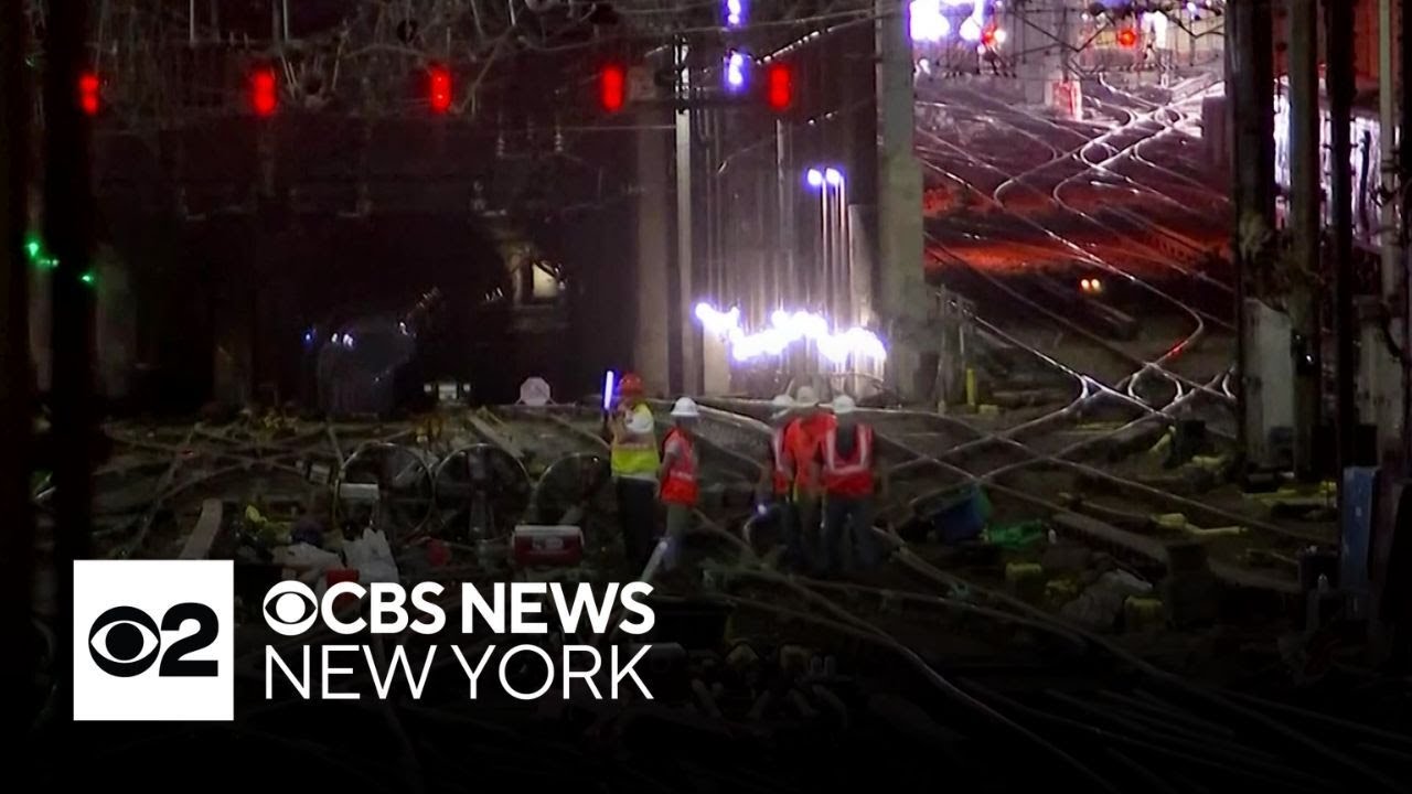 Gov. Kathy Hochul meets with Gateway Tunnel Project workers