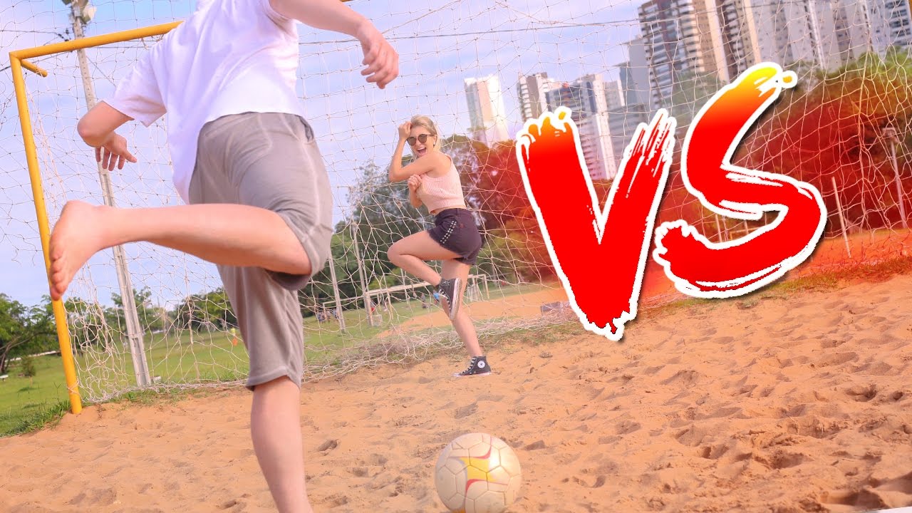 MENINAS vs MENINOS : DESAFIO DO TRAVESSÃO NA AREIA !!!