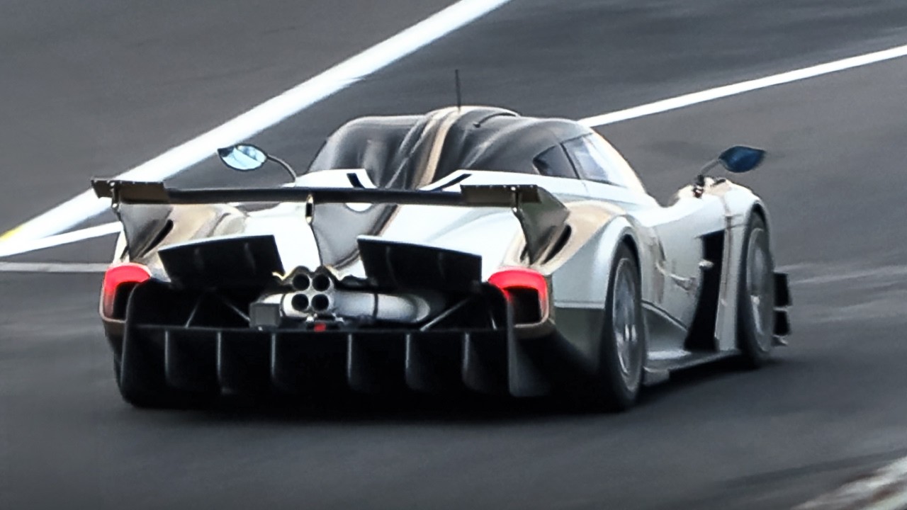 900HP Pagani Huayra R Evo Roadster in action at Monza Circuit!