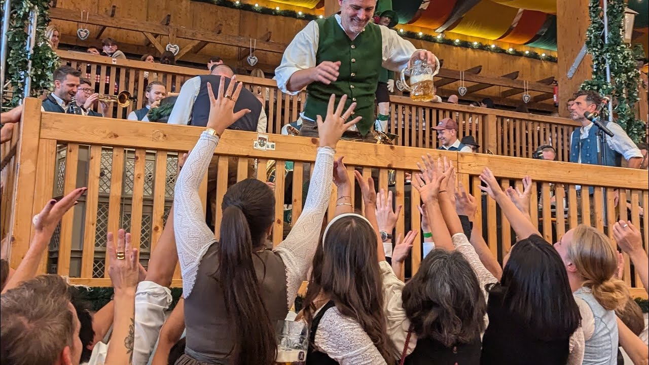 O'zapft Re-live - Wiesn, Schützenfestzelt🍺🎺 #bavarianbeerworldwide#bierlehrer#maß#wiesn#bavaria#bier
