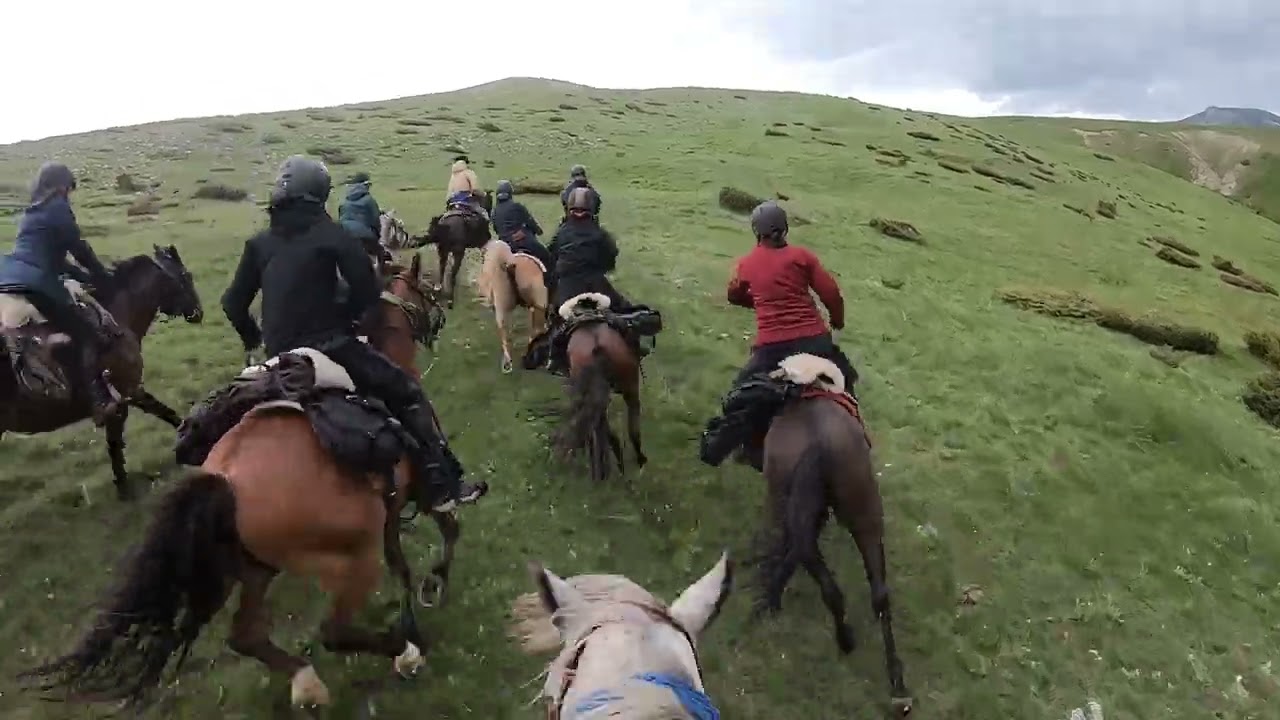 Mad Gallops, Amazing Landscapes, plus Bears and a Wolf! ~ Miyak Trail Days 4 to 6 | GoPro |