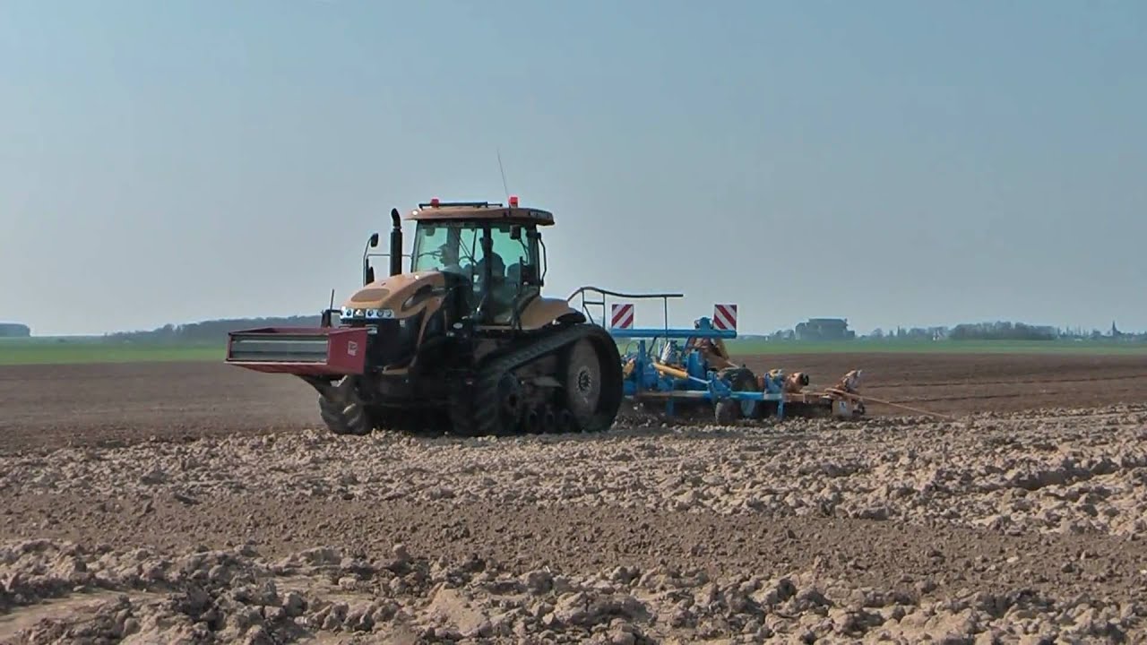 Challenger MT765C & Actisol spass Case IH maxxum 5130 & planteuse Structural PM 40 plantation pdt