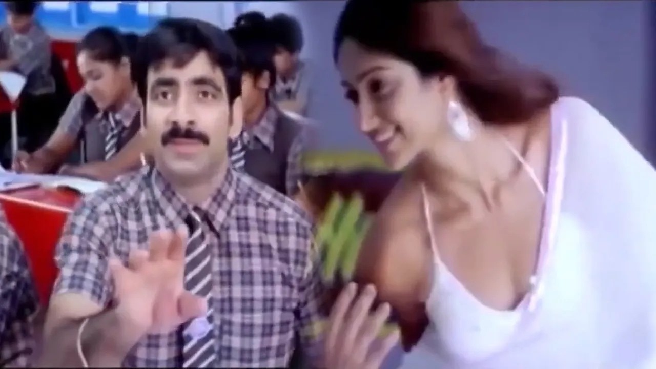 Beautiful Love Scene Between ileana & Ravi Teja | Khatharnak Movie Scenes | Shalimar Cinema