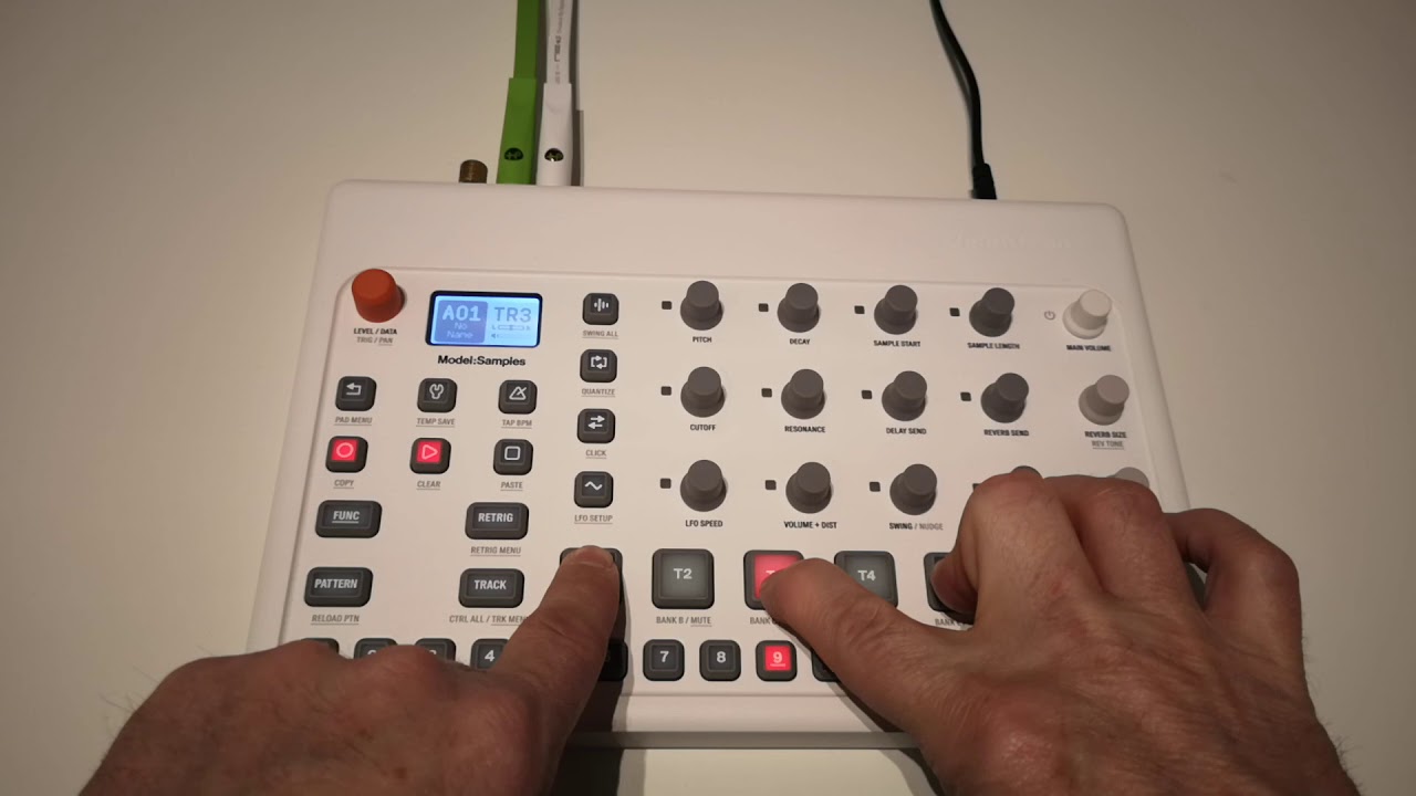 Model Samples Jam 04