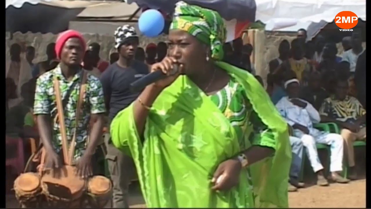 Bafing culture Arbre de noël et réveillon à Saboudougou( résumé )