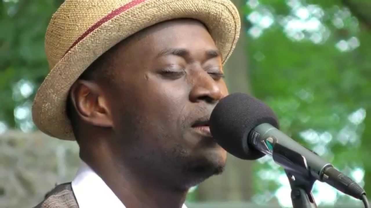 Aziz Sahmaoui & University of Gnawa - Kahina - LIVE at Afrikafestival Hertme 2014