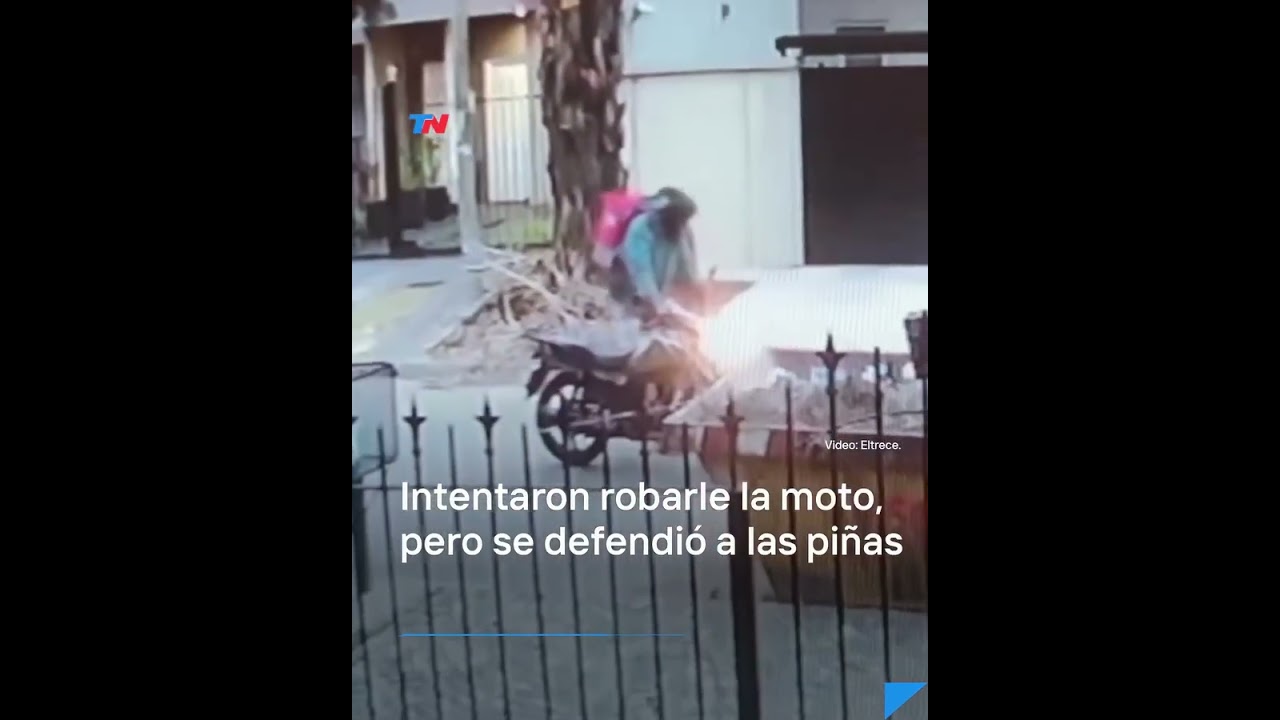 Ante la impotencia del robo, una v&iacute;ctima se defendi&oacute; a las pi&ntilde;as de los motochorros que lo atacaron