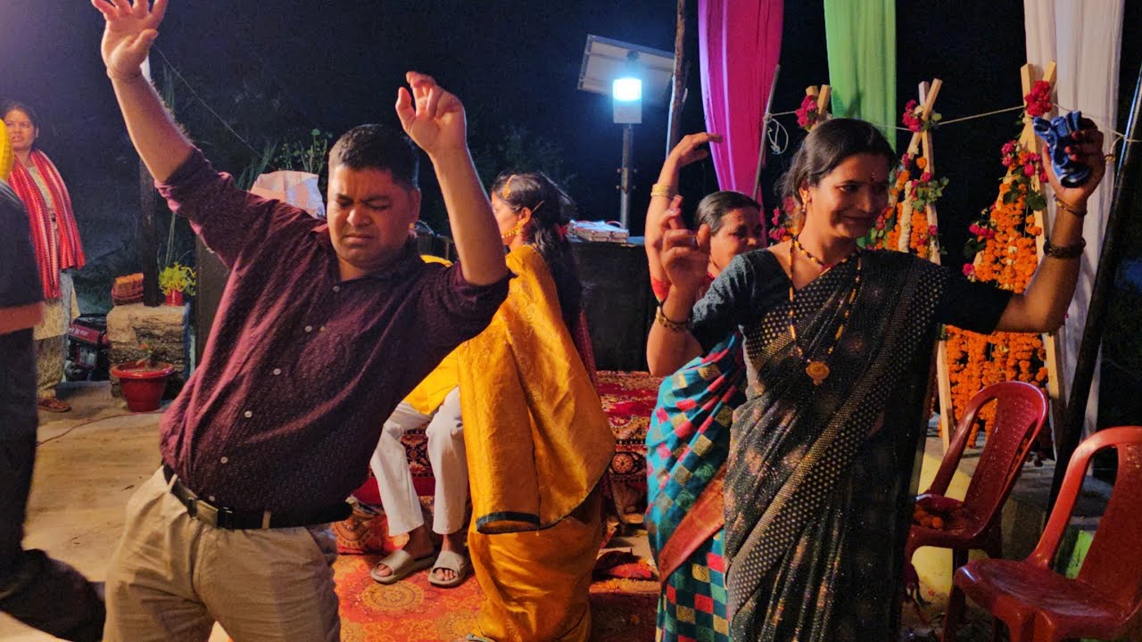 पापा मम्मी का पहाड़ी गानों में खतरनाक डांँस 🤩🔥 | Pahadi Mahila Sangeet ❤️ | pahadi life |daily vlogs