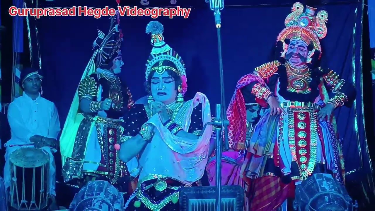 ಕನ್ನಡ ಯಕ್ಷಗಾನ ಪರ್ಣ ಕುಟೀರ ಶೀರ್ಷಿಕೆ ಪದ್ಯ... ಬಿಲ್ಲಾಡಿ ಹಾಗೂ ರಾಘು ಆಚಾರ್ಯ ಅವರ ಕಂಠ ಸಿರಿಯಲ್ಲಿ😊😊