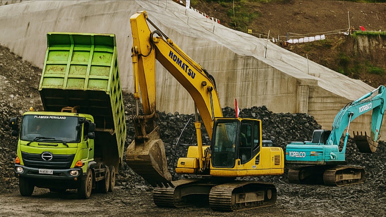 Amazing Excavator Skills &ndash; Loading Dump Truck on Construction Site #001