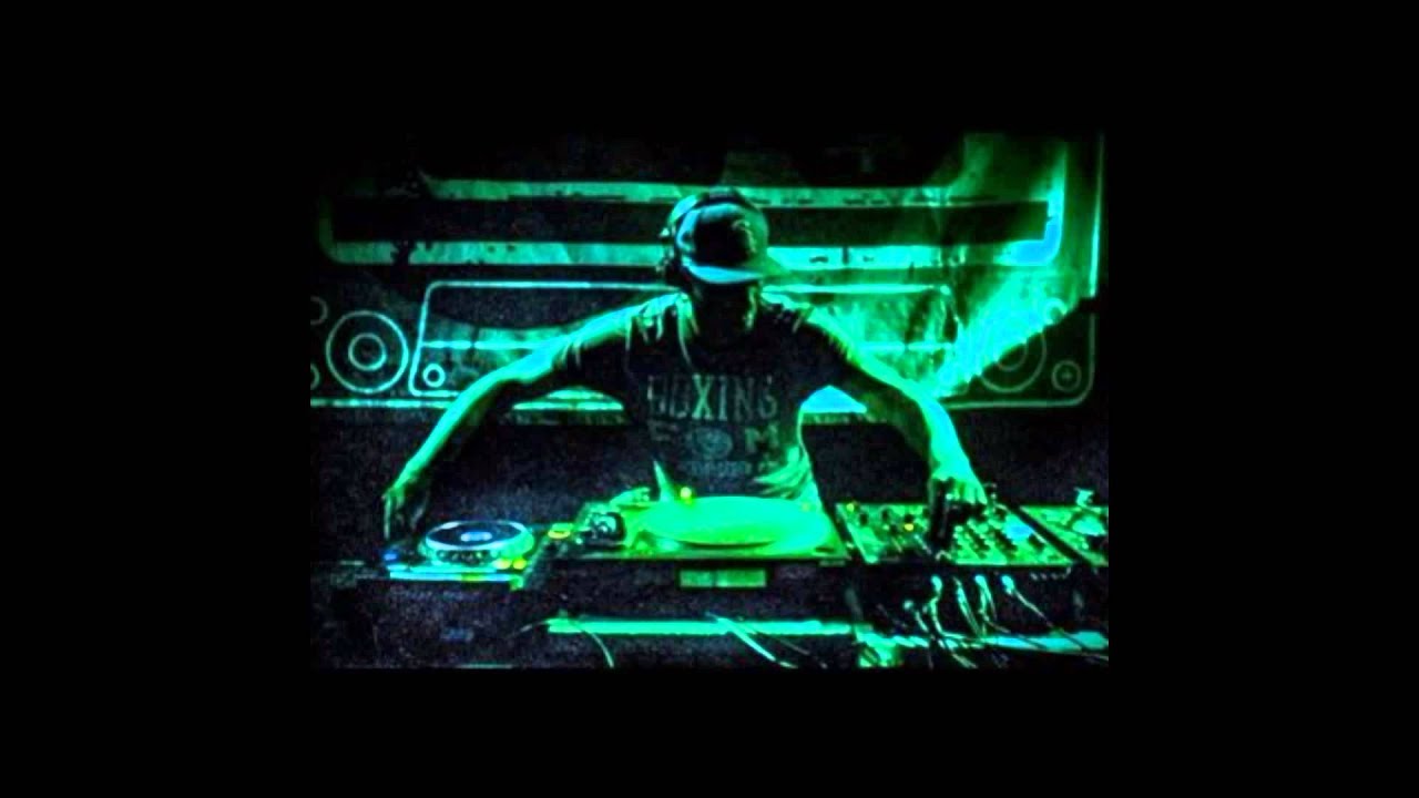DJ Brockie - MC's Eksman, Skibbadee, Fearless, Ic3 - D&acute;n&acute;B set