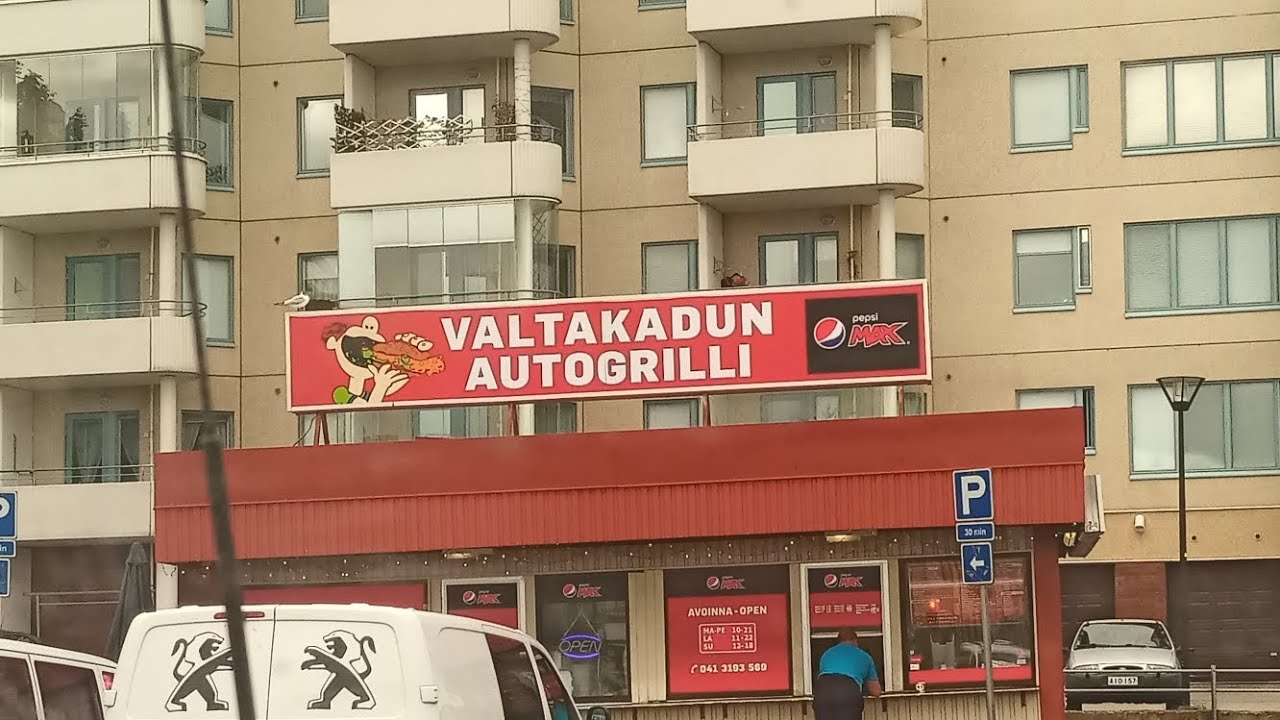 TESTI: Valtakadun Autogrilli Rovaniemi ja Makkaraherkku( Makkaraperunat)👌
