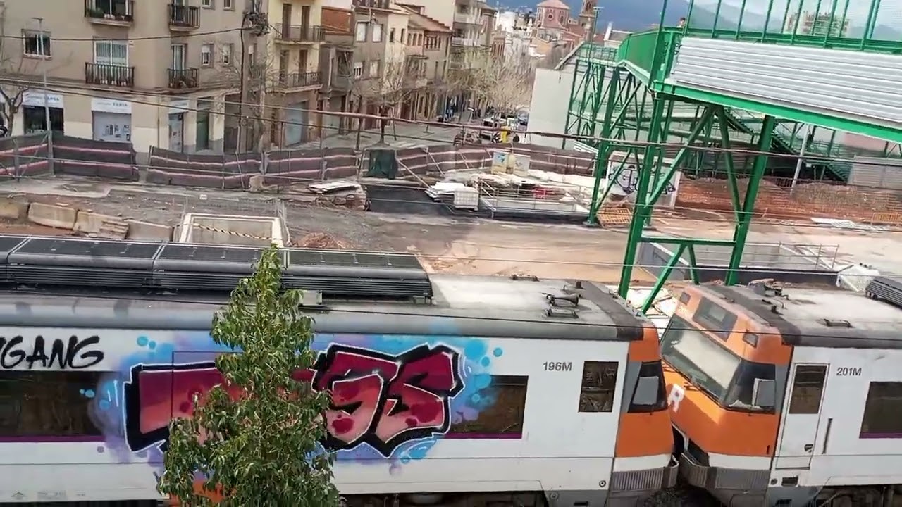 Trenes de Rodalies de Catalunya UT 447/ Civia 465 linea R4 por Sant Feliu