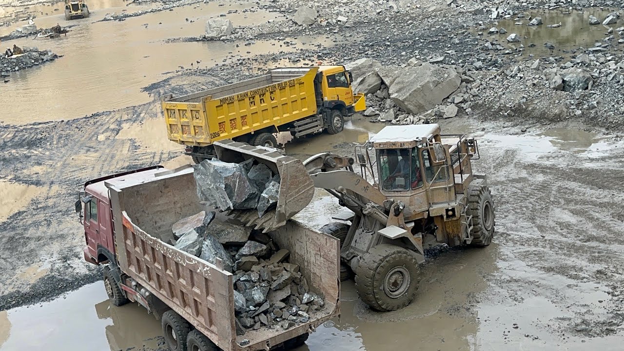 sHeavy Equipment Action – CAT 966D LoadingDumpersExtreme Rock Loading by Caterpillar 966D Wheel Load