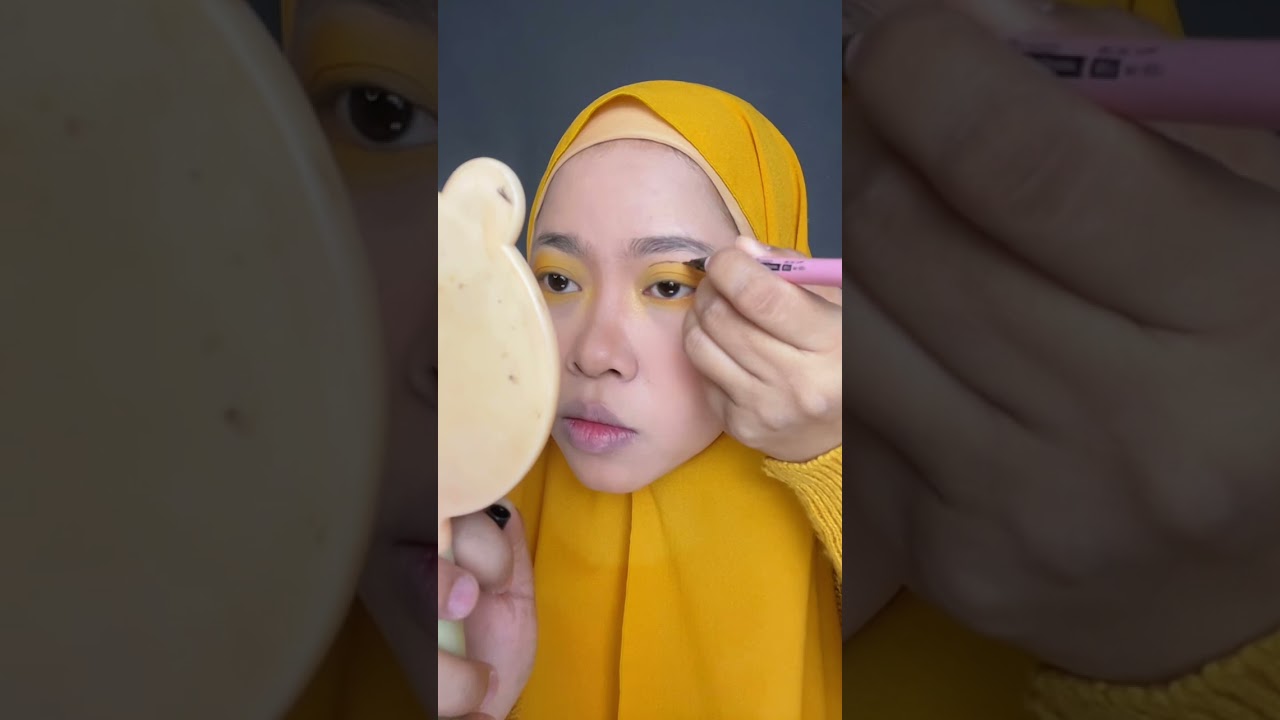 Makeup yellow kupu-kupu 