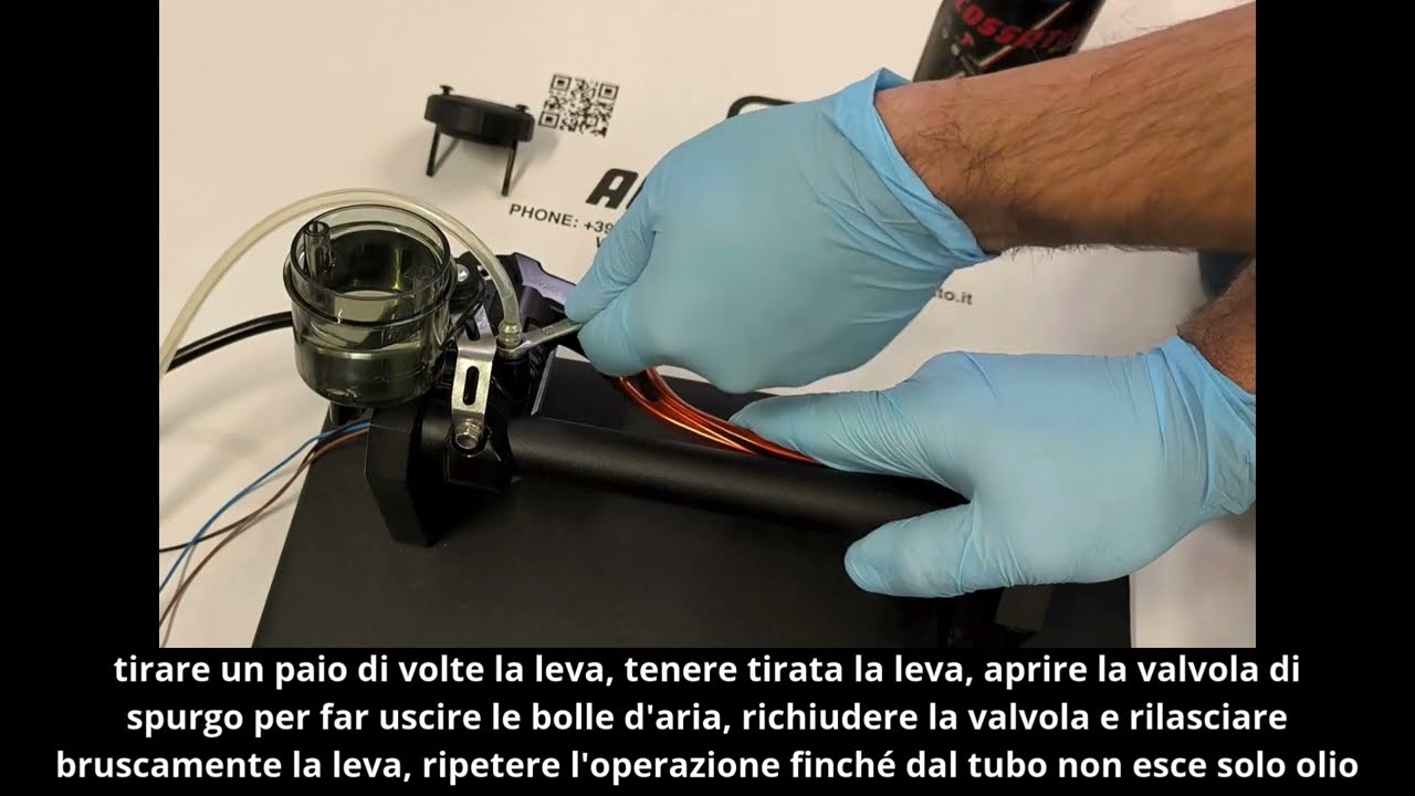 Come fare lo spurgo di una pompa freno radiale Accossato