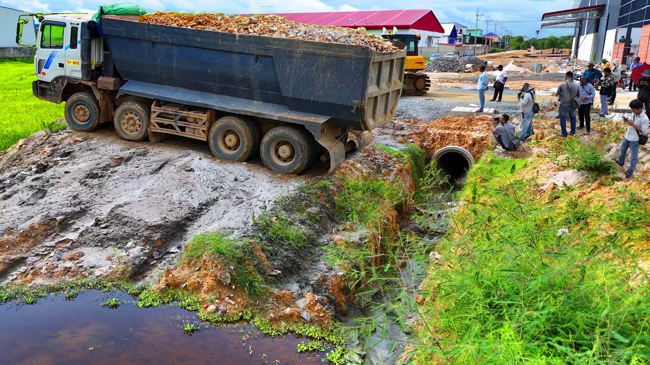 O.M.G! Incredible Landfill! Be Aware! Use Dozer Push Stone & Team Dump Truck 25.5Ton into Flooded!