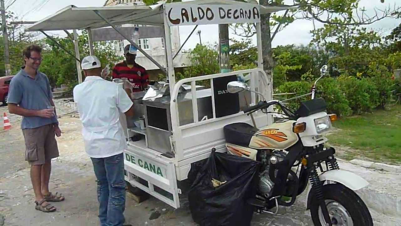 Florianopolis (Praia Mole) - Preparing no Caldo de Cana for Zackett