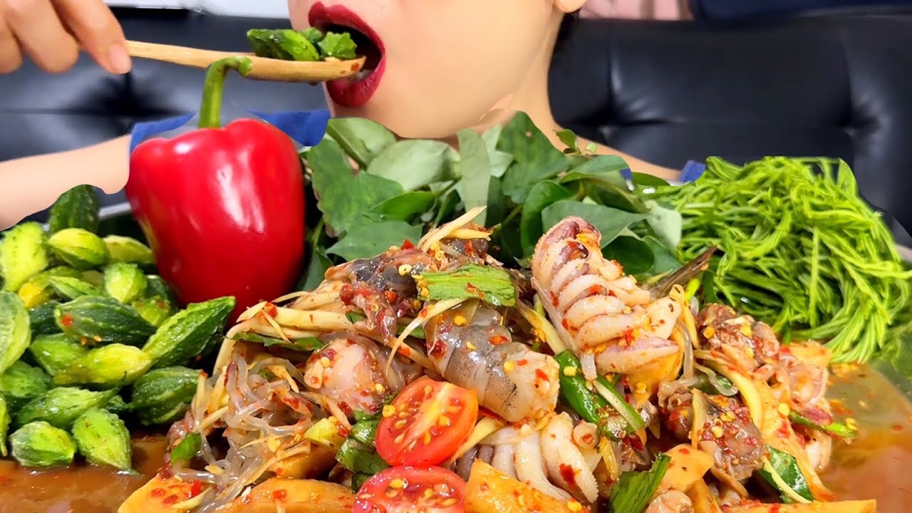 Thaifood ASMR ตำป่าปลาร้าทะเล Papaya salad with fermented fish and seafood MUKBANG show