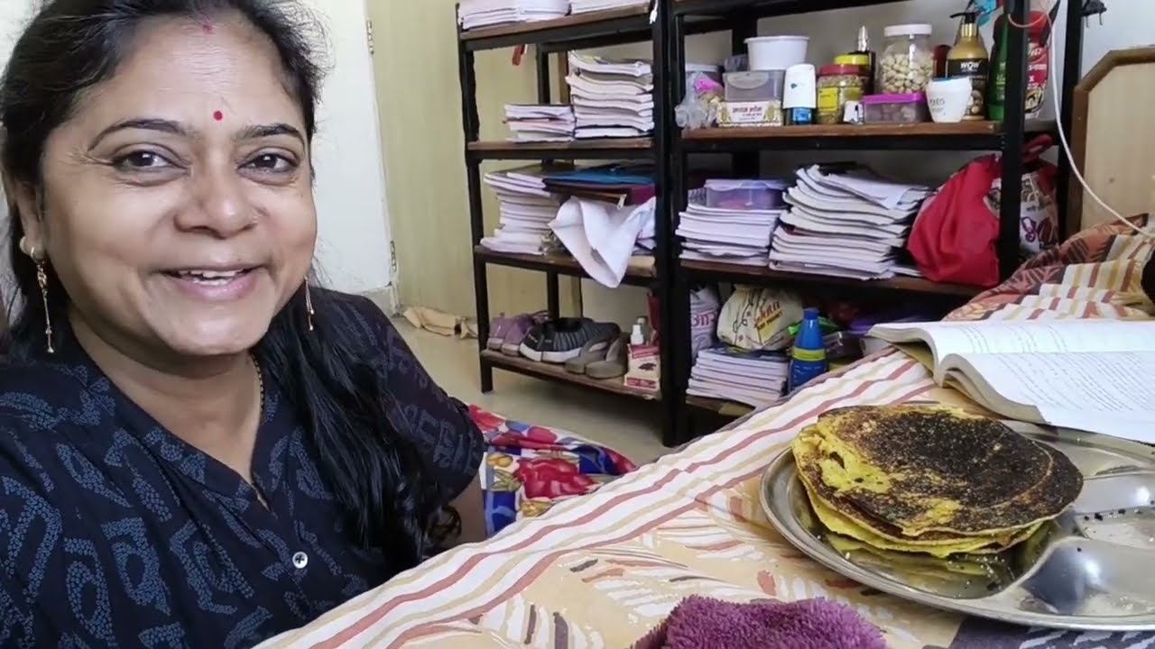 बीच train से ही वापस जाना था भगवान की कृपा हुई... shubhi के Kota Hostel Room की सफाई