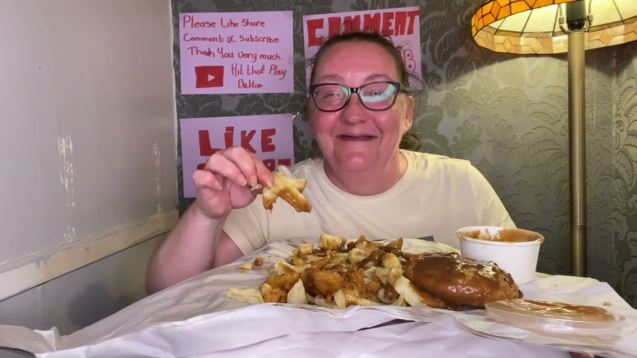 Chippy Tea, Fishcake & Chips With Gravy #food #mukbang #eating 