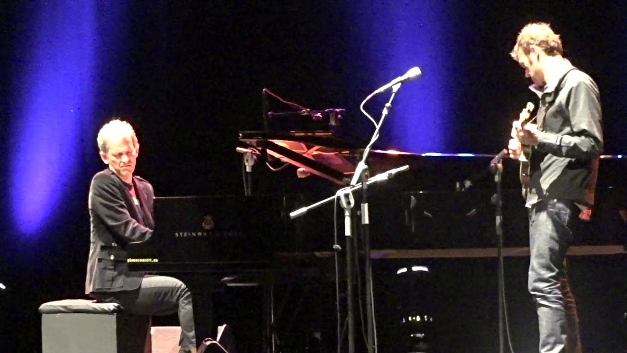 Brad Mehldau & Chris Thile - Don't Think Twice, It's Allright