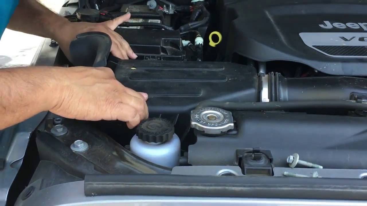 Как заменить воздушный фильтр в Jeep Wrangler JK