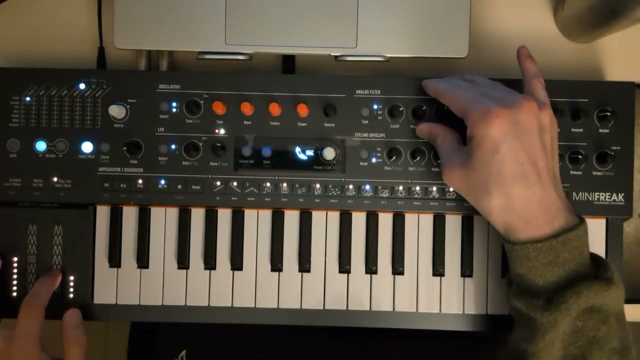 Arturia MiniFreak 