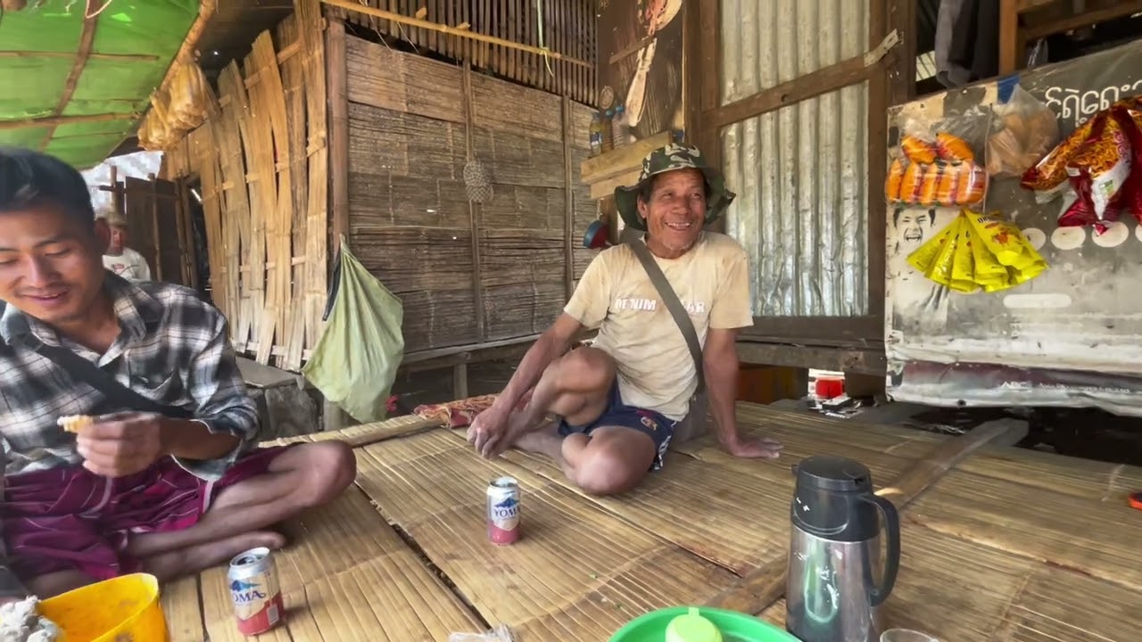 လမ်းကြုံရင်နဲ့ ဂဏန်းပုပ်စားချင်လို့ Daw Klaw Lah ရွာမှာ ဂဏန်းလိုက်ရှာရမှာဖြစ်ပါတယ် 🦀😋