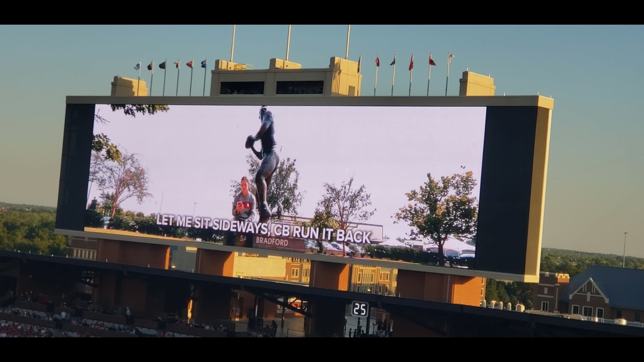 Sooners turn Malcolm Kelly into pregame Theme song