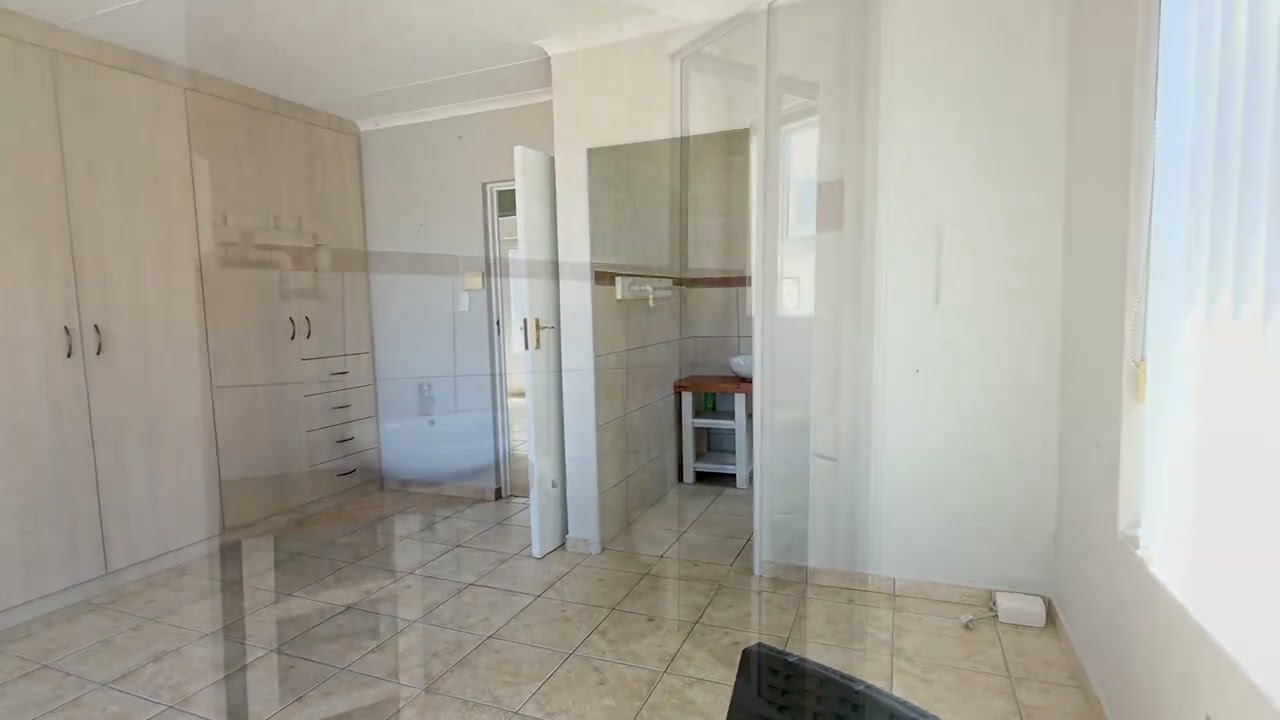 Four Bedroom Ocean-View Family Retreat with Separate Flatlet