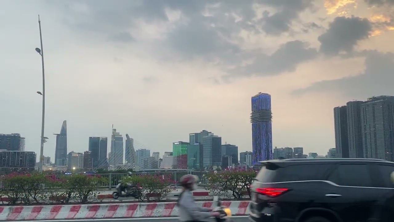 Chiều ngắm cảnh trên cầu Thủ Thêm 