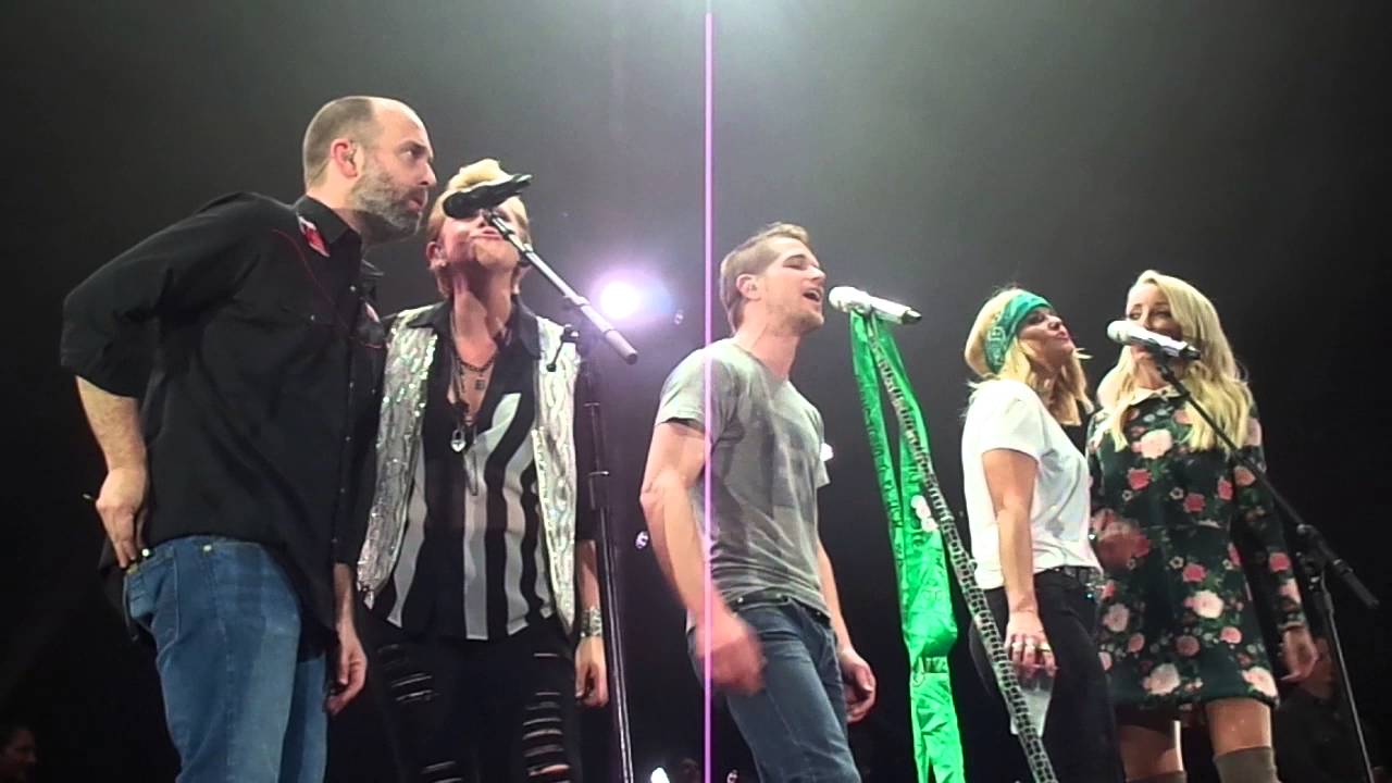 Miranda Lambert featuring Ashley Monroe Shed a Little Light Live in Dublin