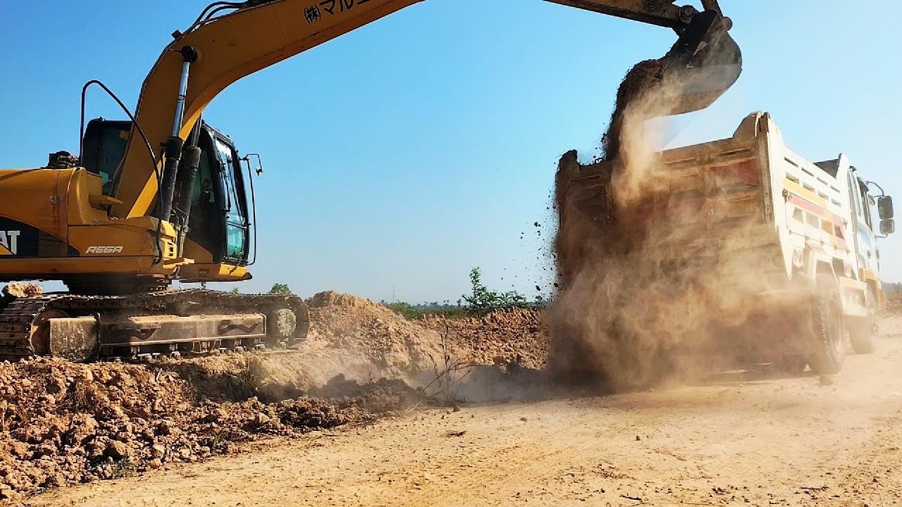 INSANE Excavator Skills You Won’t Believe Exist!