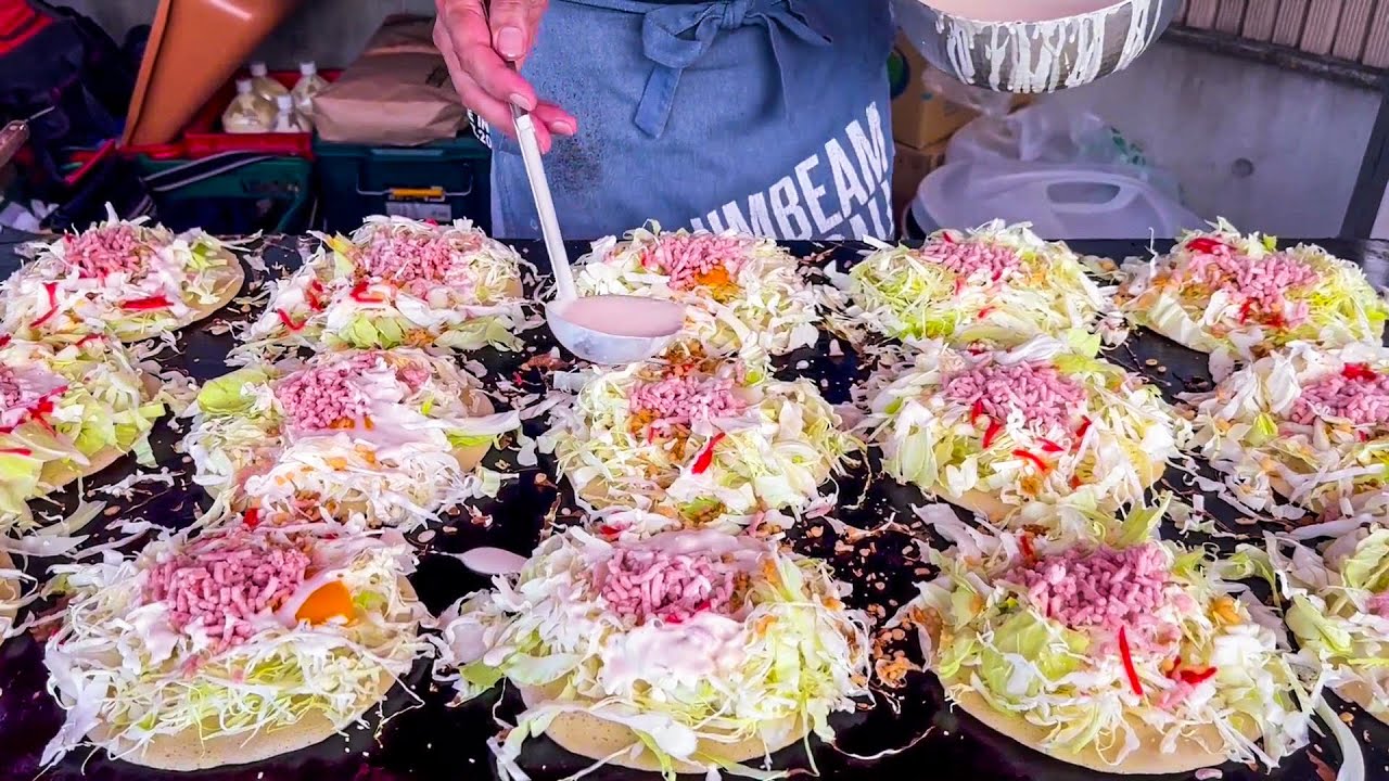 japanese street food - rare minced meat okonomiyaki お好み焼き