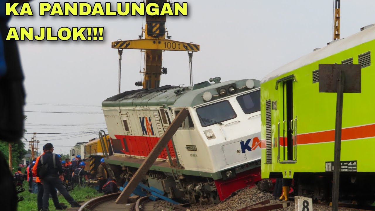 Evakuasi Ka Pandalungan yang anjlok di stasiun Tanggulangin dengan kereta Crane