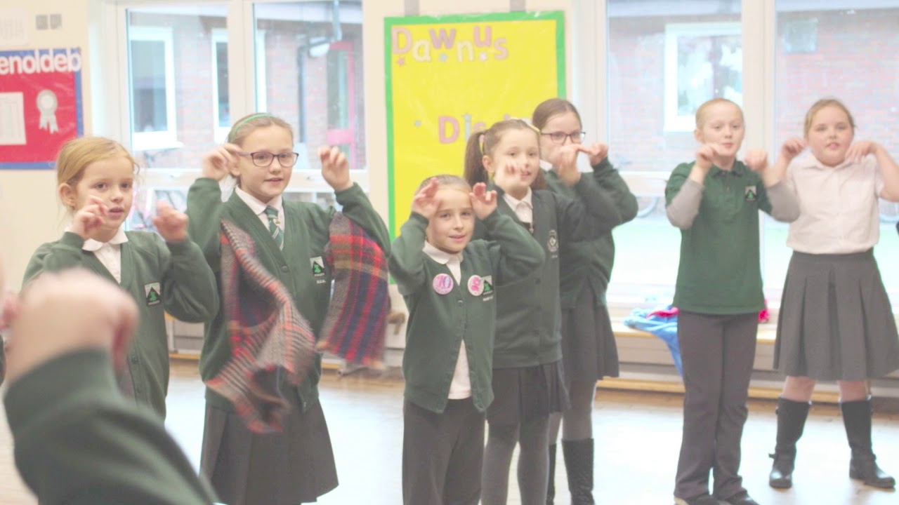 O Dan y Môr, Ysgol Gynradd Gymraeg Ynswen