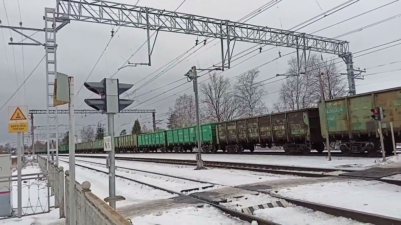Тепловоз 2ТЭ25Км на станции Кобралово. /2TE25Km at Kobralovo station.